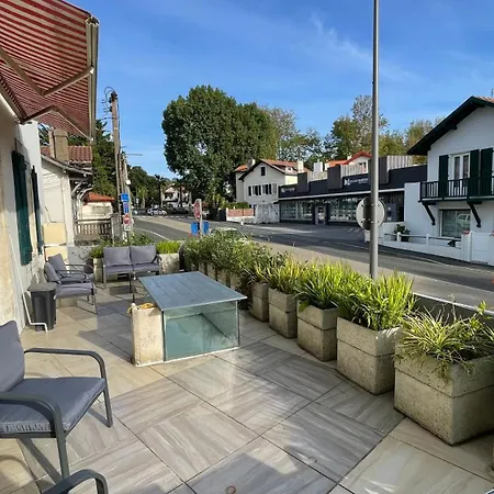 Le Doolies - Holiday 比亚里茨