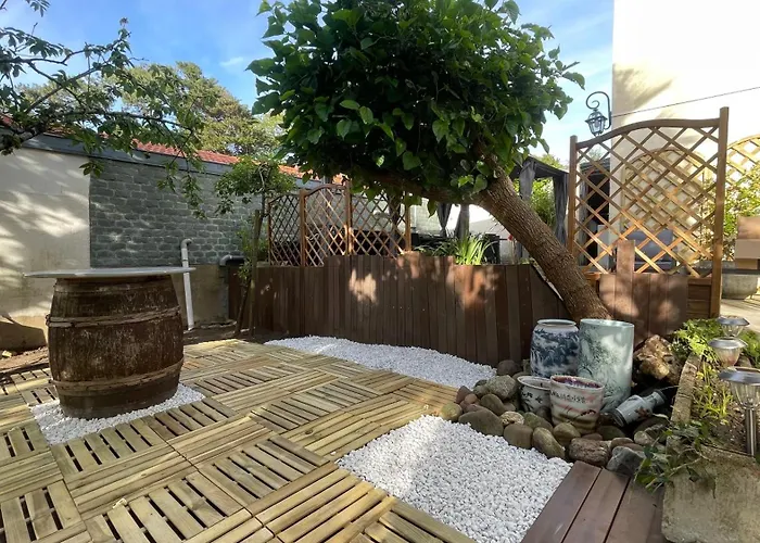 Le Doolies - Holiday