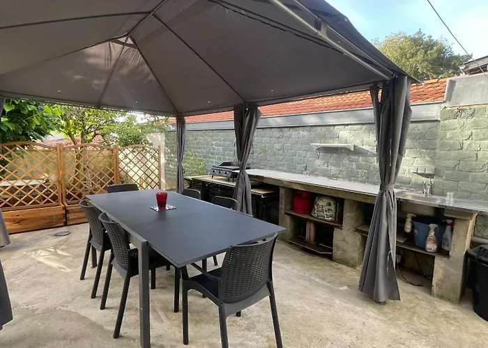 Le Doolies - Holiday *