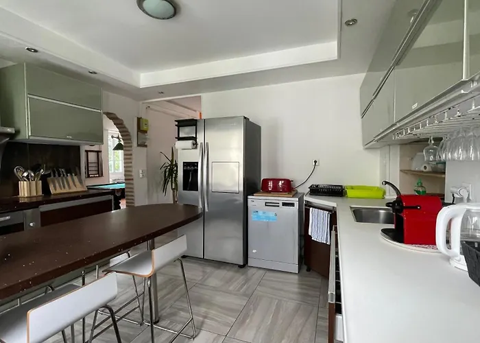 Hostal Le Doolies - Holiday