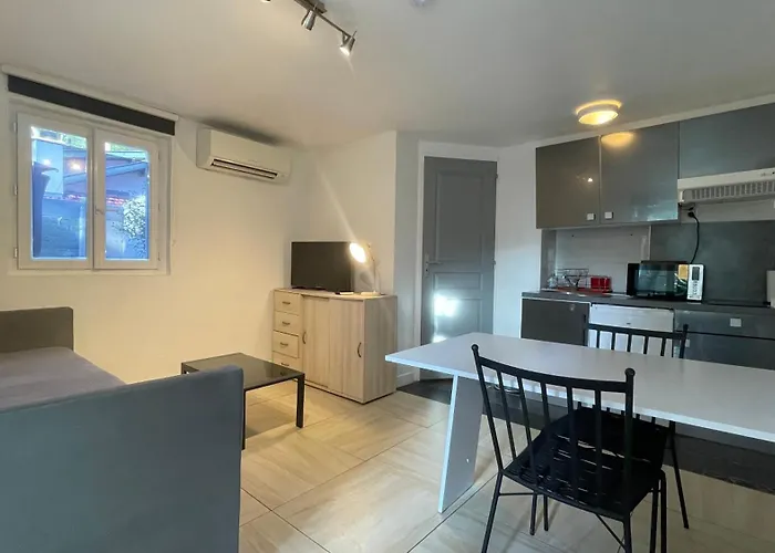 Le Doolies - Holiday Hostal Biarriz