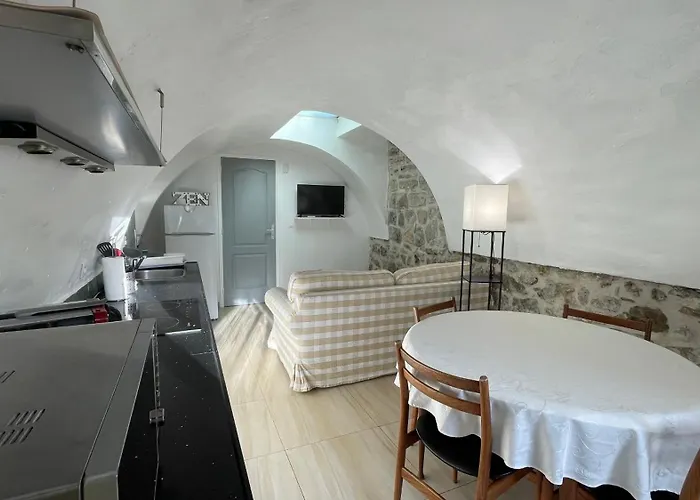 Hostal Le Doolies - Holiday